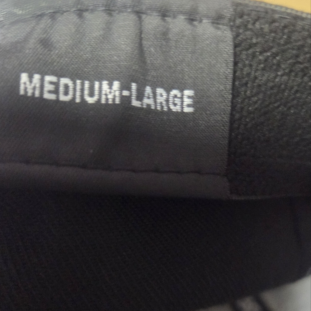Black Cap With Raiders Logo - Picture 7 of 8